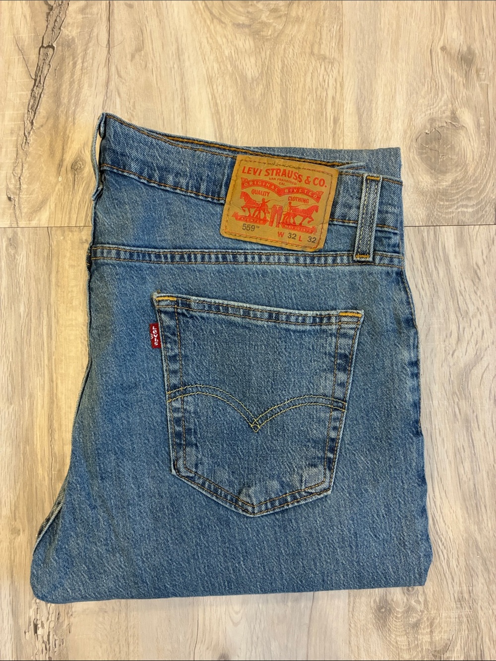 Levi's 559 Men's Medium Blue Denim Relaxed Jeans 32x32